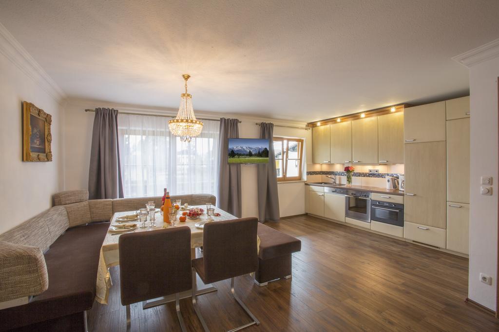 Golden Gapa Central Apartment 4 加爾米施-帕滕基興 客房 照片
